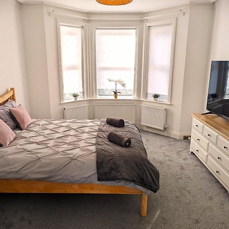 Cosy Bee And Apartment Bournemouth Exterior photo