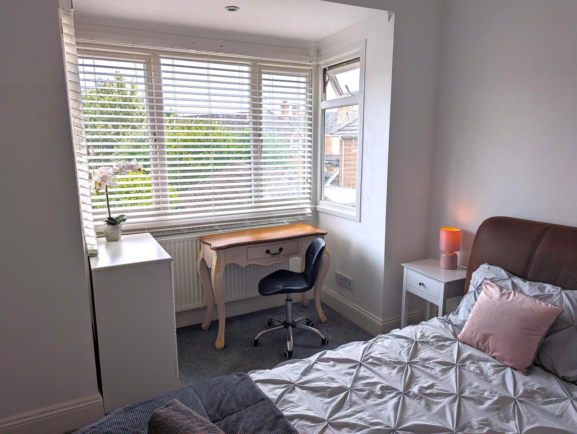 Cosy Bee And Apartment Bournemouth Exterior photo